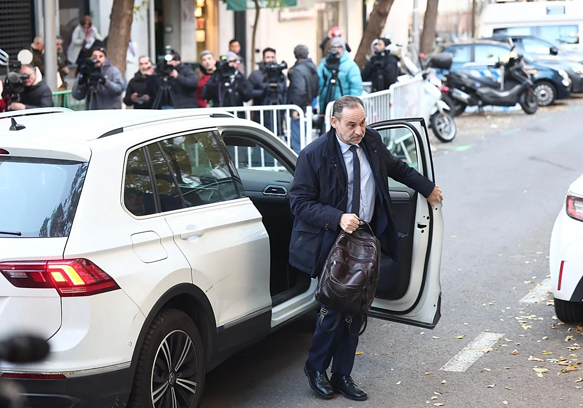 El juez del Supremo deniega que Ábalos comparezca mañana en la comisión del Senado