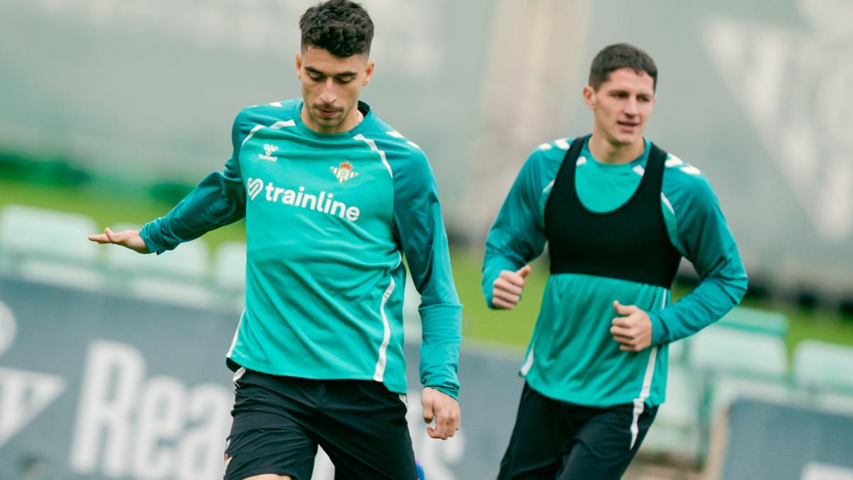 El Betis prepara su visita al Oviedo con cuatro bajas y dos canteranos