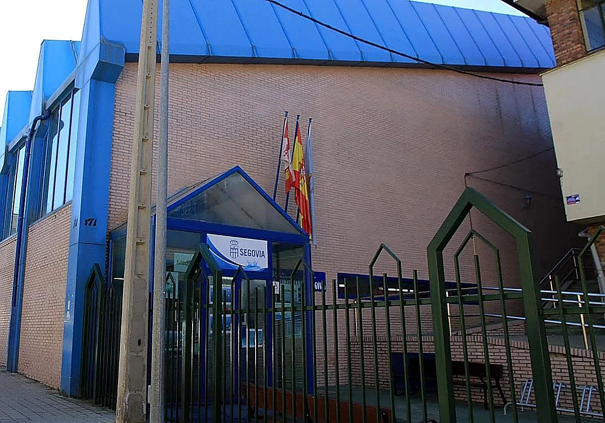 Pillados tras colarse en Nochevieja en la piscina cubierta para tener relaciones sexuales