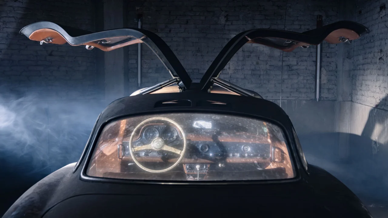Sale a subasta tras una historia increíble, pero real: este Mercedes 300 SL Gullwing volvió a su primer garaje 70 años después
