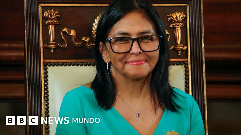 Quién es Delcy Rodríguez, la poderosa colaboradora de Maduro que asumió la presidencia interina de Venezuela