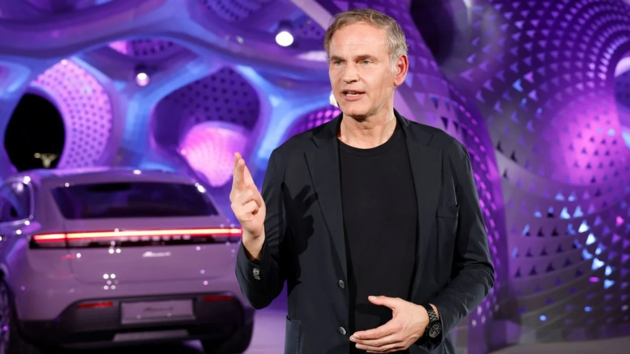 El ex CEO de Porsche reconoce errores con el coche eléctrico y lo admite sin rodeos: “Nos equivocamos con el Macan”