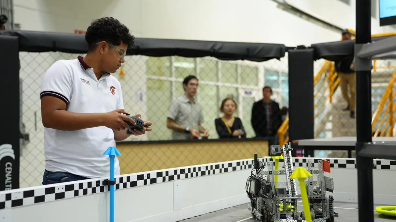 México actualiza sus bachilleratos con formación técnica en IA, robótica y nanotecnología