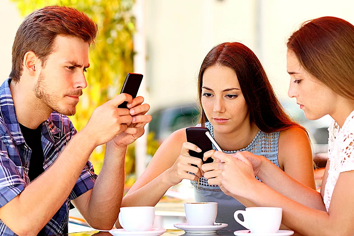 ¿Cómo evitar el enganche al móvil?