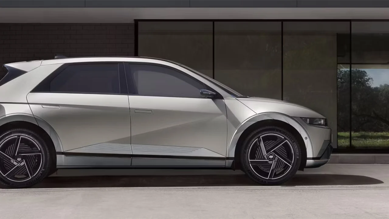 Con el tamaño de un Toyota RAV4 y etiqueta CERO, este SUV con 16.900 € de rebaja es ideal para estrenarse en lo eléctrico