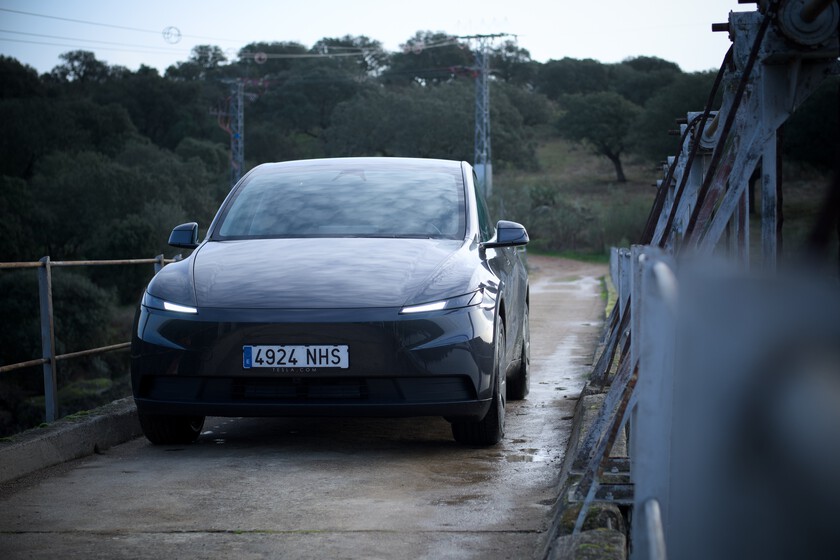 A los mandos del Tesla Model Y Standard: el objeto de movilidad (casi) perfecto para los que no les gusta conducir