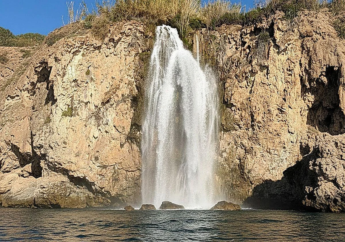 Watch as eastern Costa del Sol waterfall reappears after recent rains