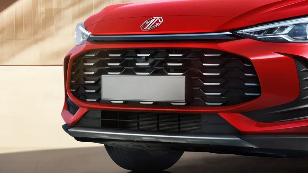 El coche chino que arrasó en 2025 baja 3.000 € y, tras superar al Dacia Duster, ahora reta a Toyota con su motor híbrido