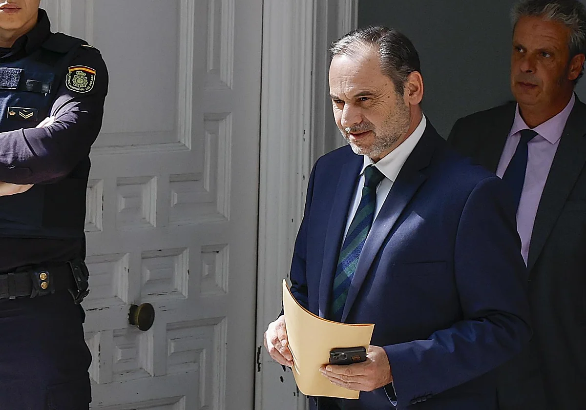 El juez obliga al abogado de Ábalos a acudir a la vista de prisión pese a su renuncia
