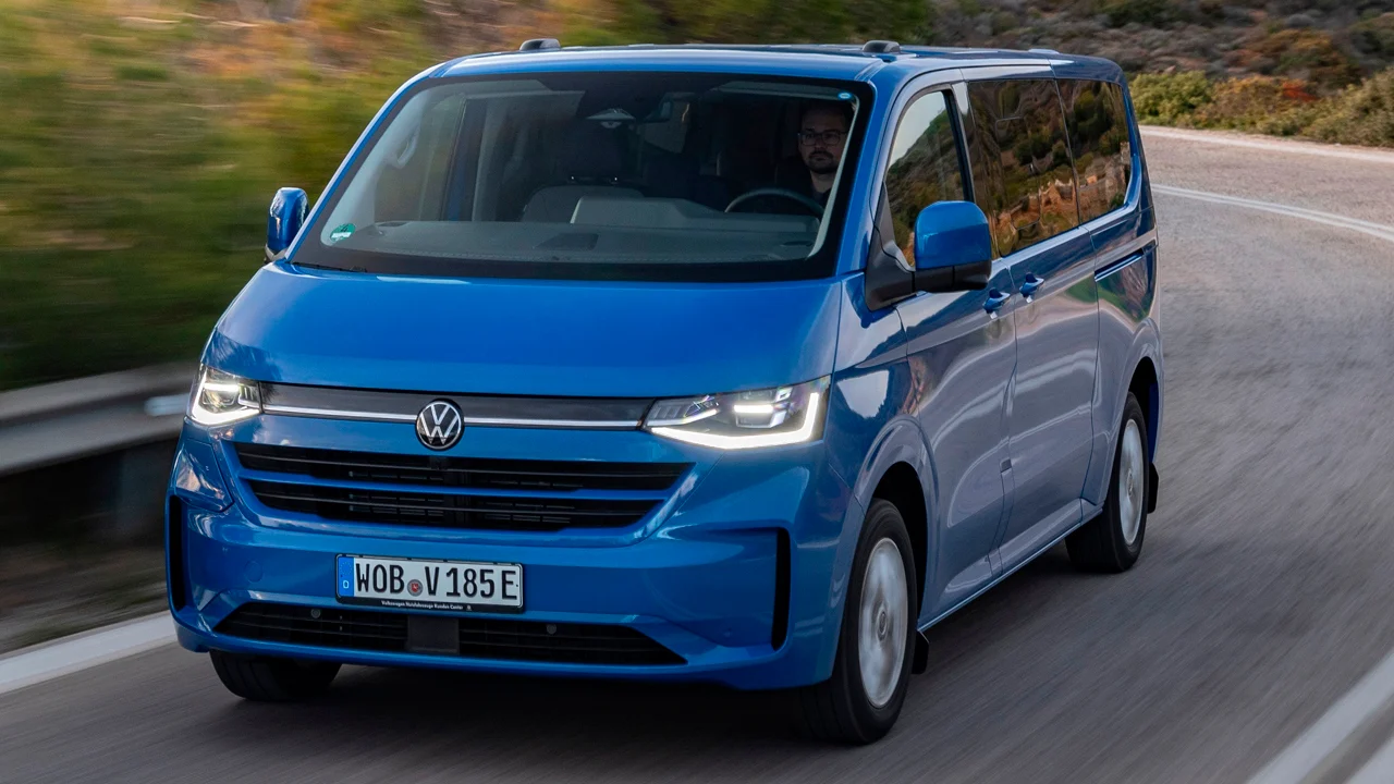 Las Volkswagen Caravelle y Transporter eléctricas dan un salto clave en 2026 para no quedarse atrás