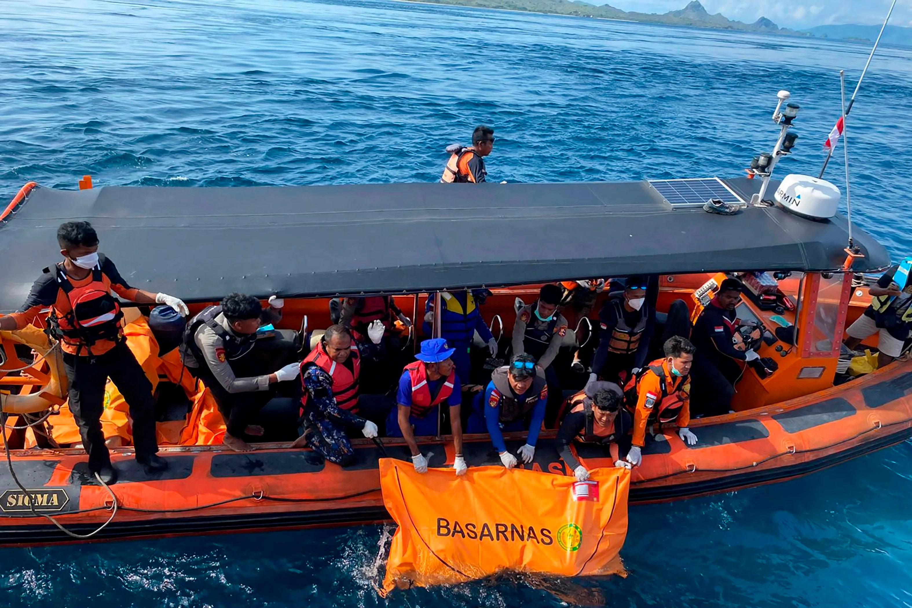 Investigan por negligencia al capitán y a un tripulante del barco de Indonesia en el que murieron los valencianos