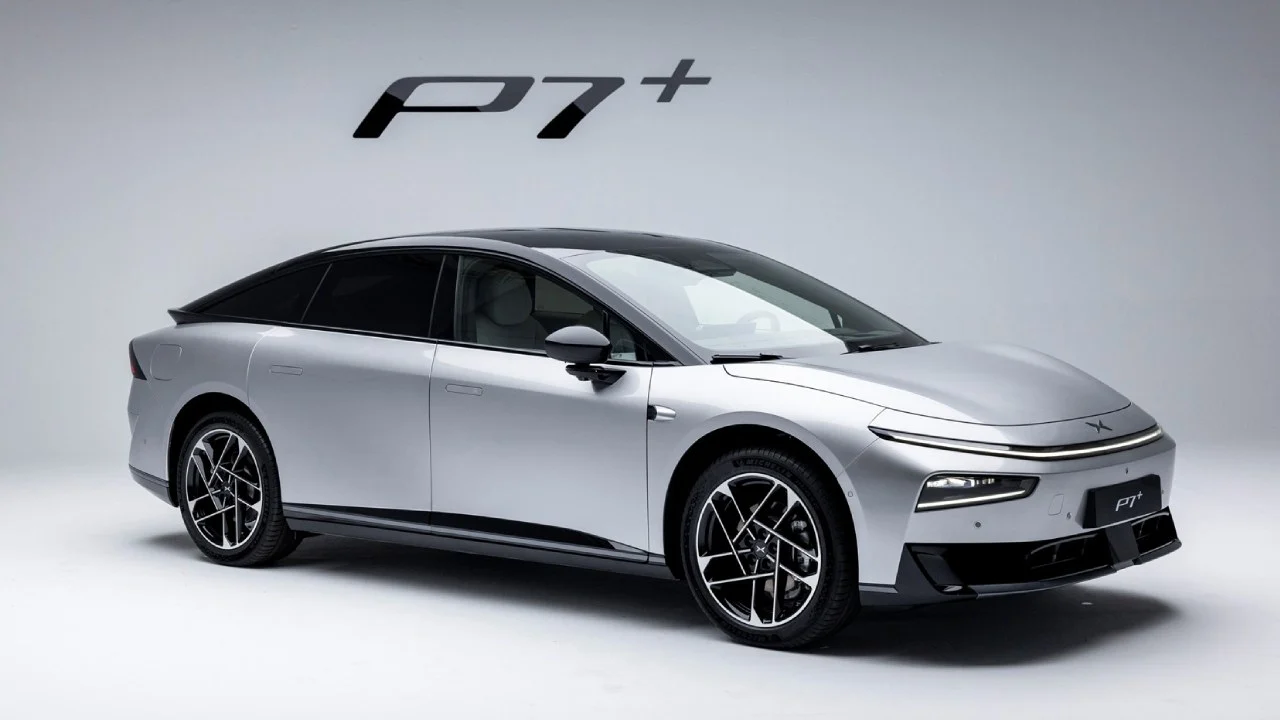 XPENG trae a Europa el P7+, su eléctrico más ambicioso: un coche definido por IA y con carga en solo 12 minutos