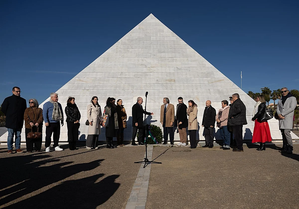 Málaga rinde homenaje a los fusilados en la Guerra Civil y la dictadura: «No debemos levantar muros»