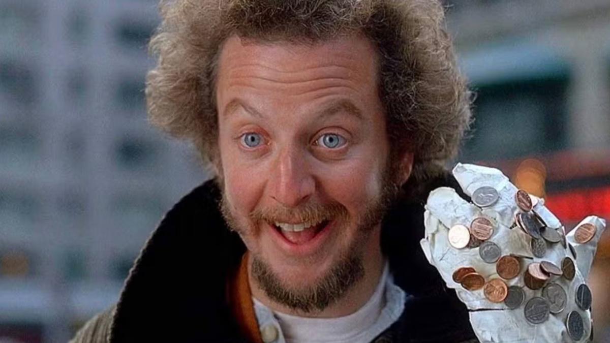 A Daniel Stern, actor de 'Solo en casa', le pillan solicitando el servicio de una prostituta en un lugar donde no se puede: a qué se expone 