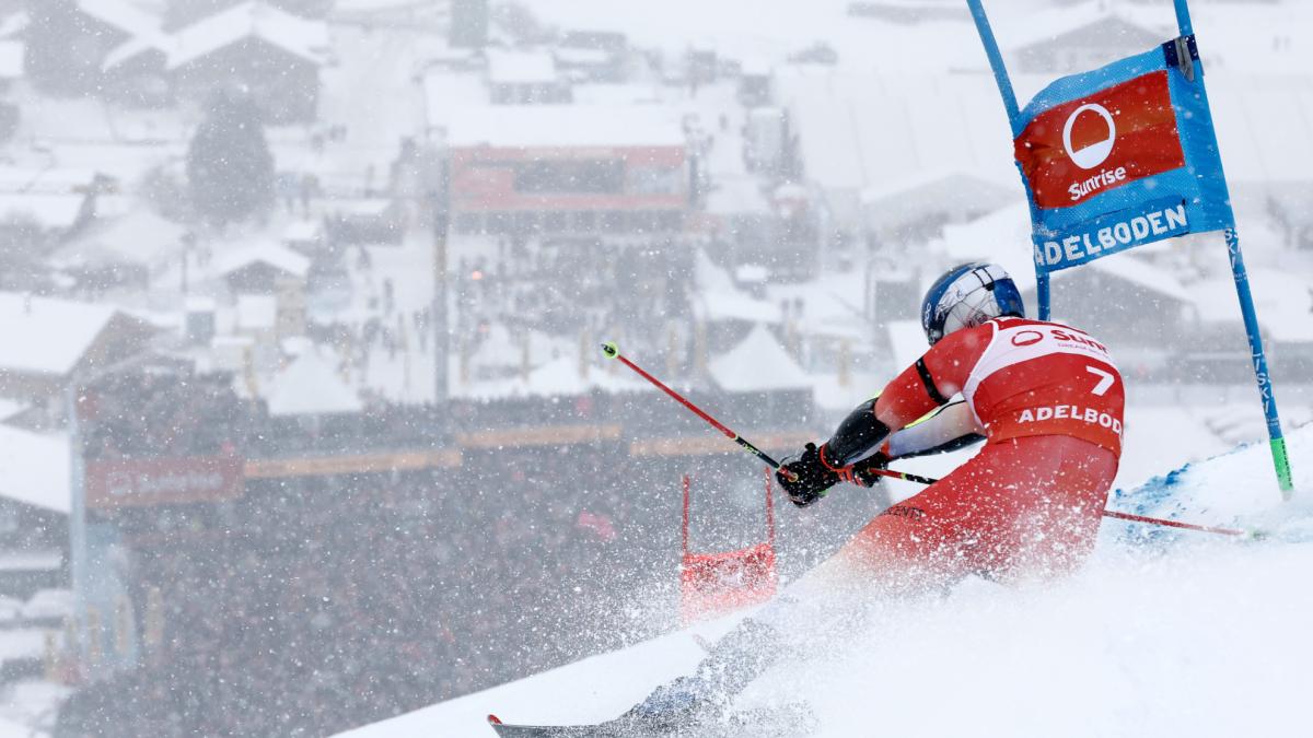 Un imponente Marco Odermatt se exhibe en el Gigante de Adelboden