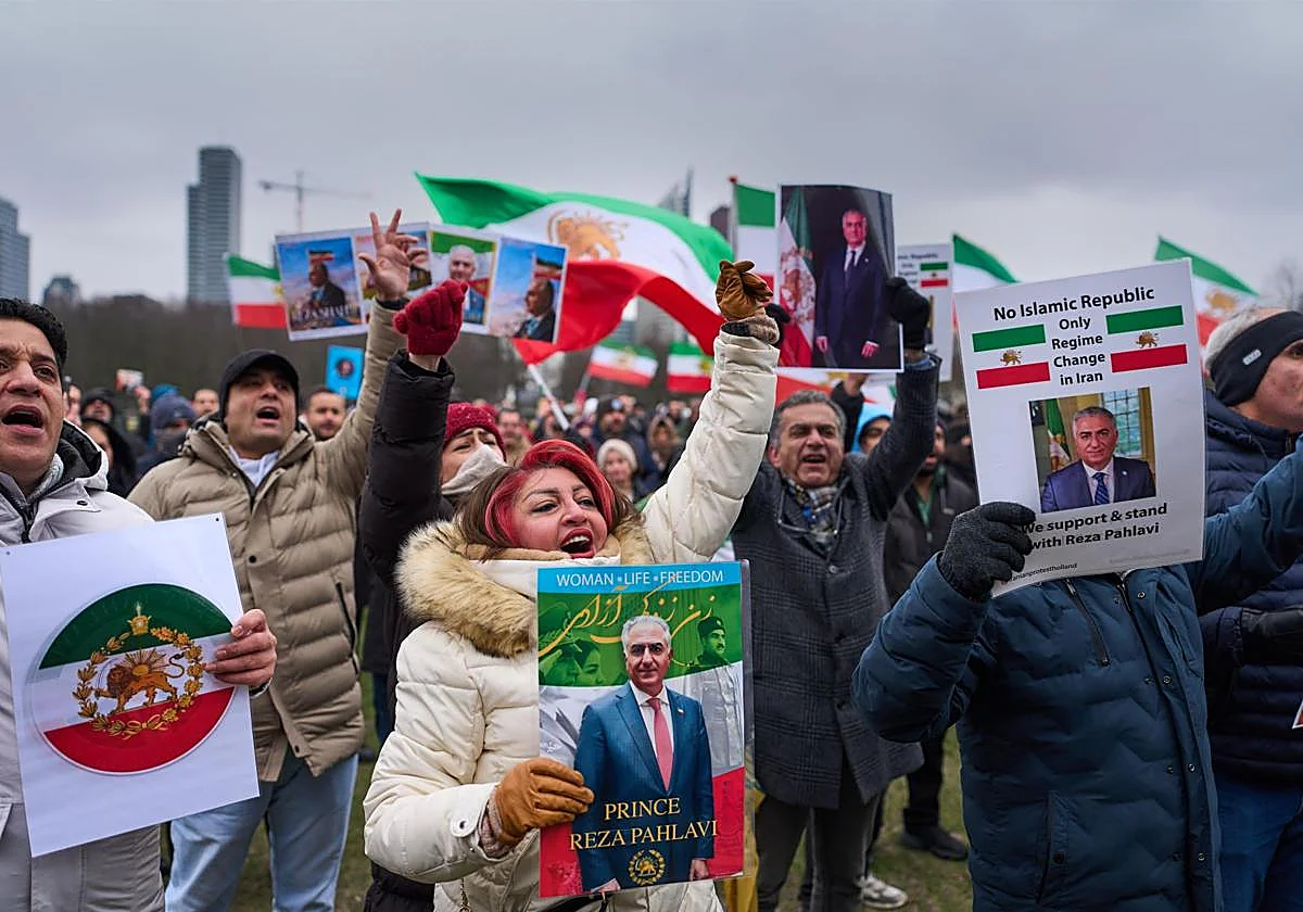 Irán amenaza con atacar Israel y las bases de EE UU en caso de una ofensiva al régimen