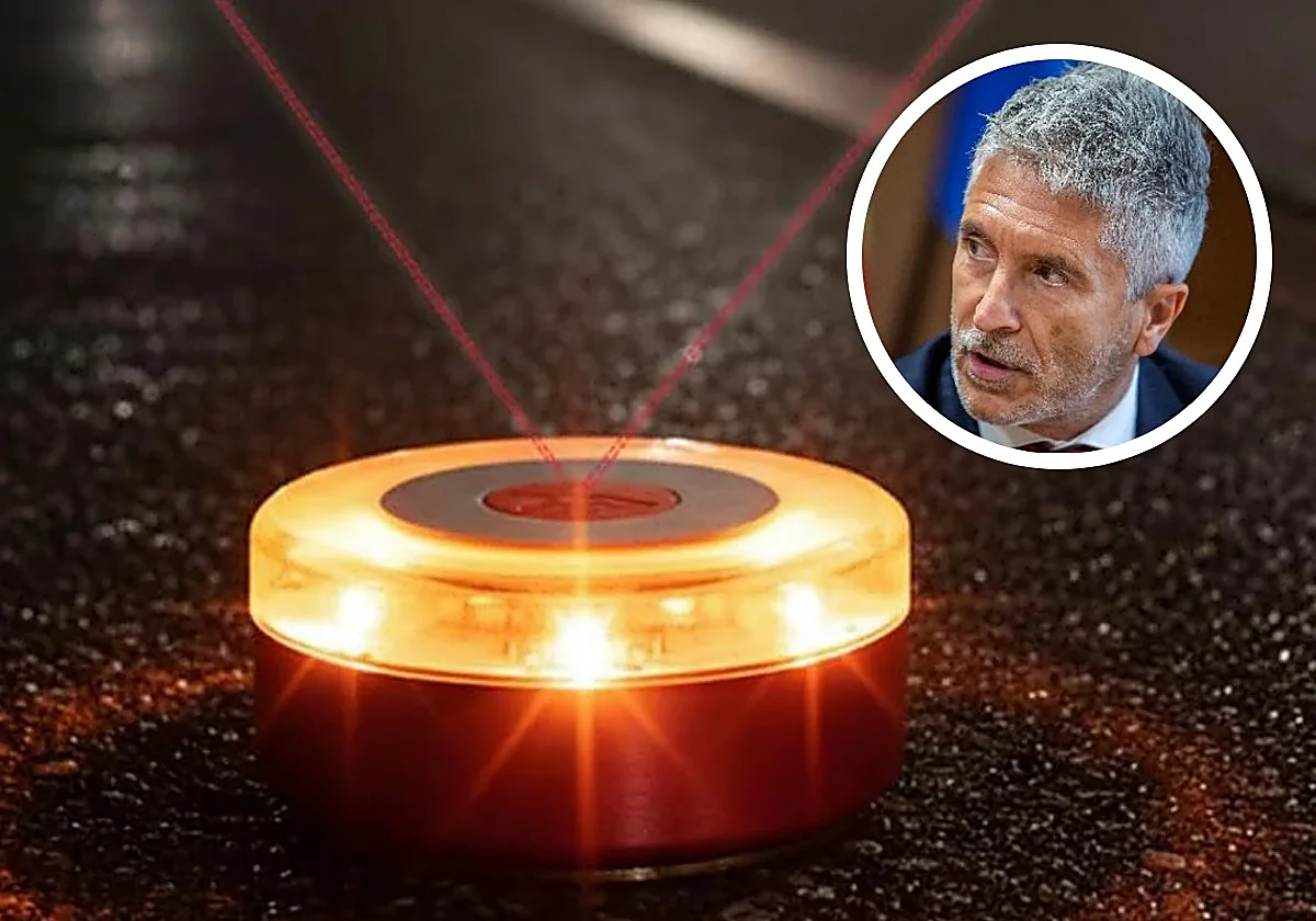 Grande Marlaska explica cuándo empiezan las multas por no llevar la V16: «Durante un periodo razonable de tiempo...»