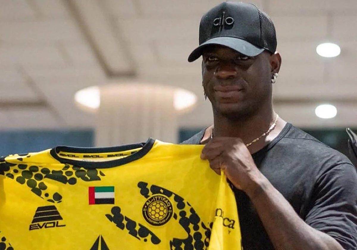 Mario Balotelli, chico malo y Willy Fog del fútbol