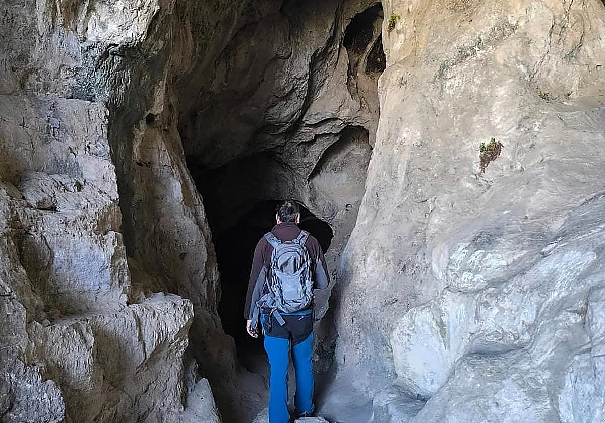 The Sierra del Camorro trail that leads you past a demon's home