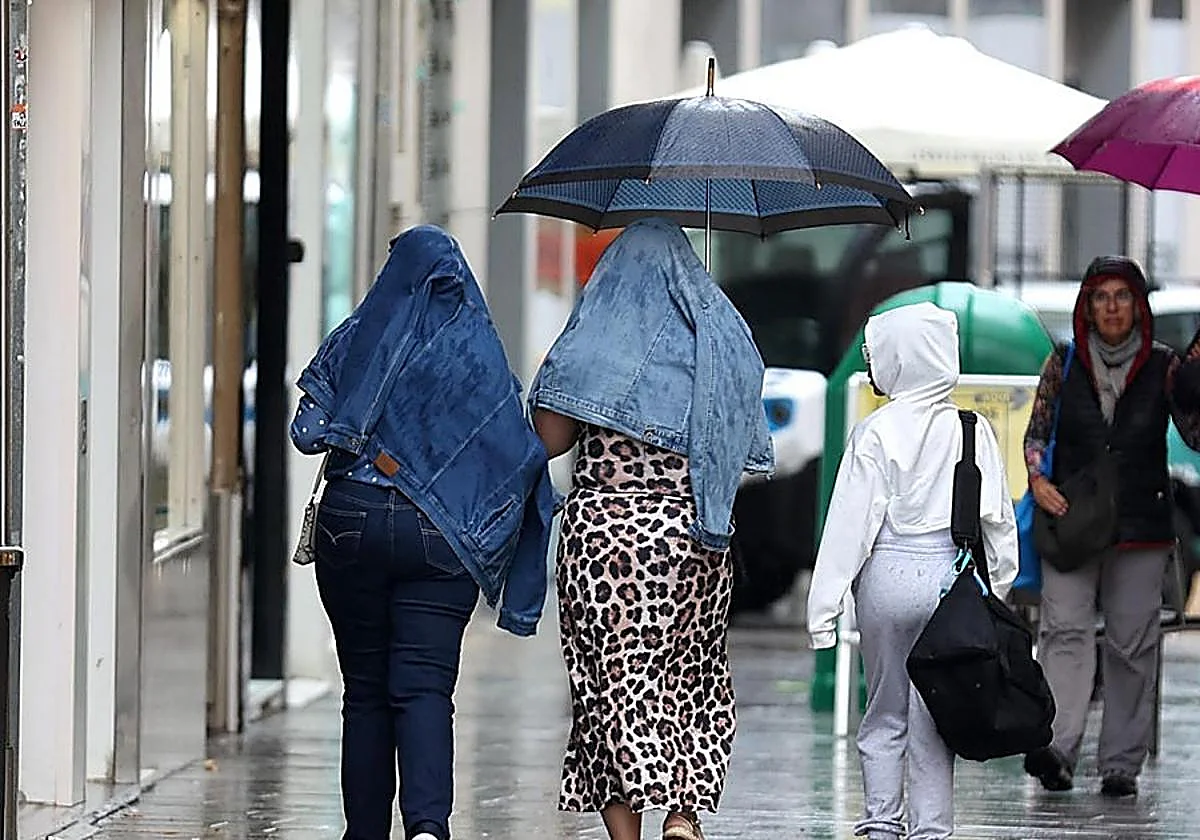 Aemet alerta de «lluvias localmente fuertes» en Andalucía y activa dos avisos amarillo para el martes