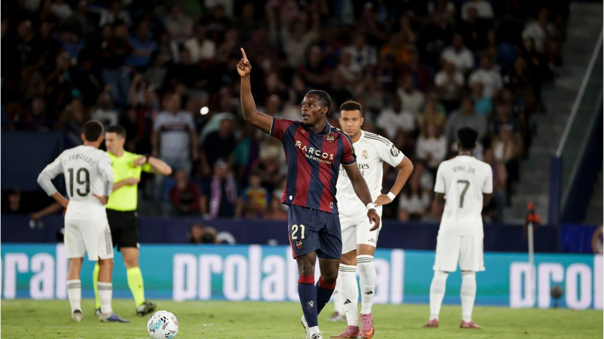 El CSKA vuelve a la carga de manera contundente a por Etta Eyong