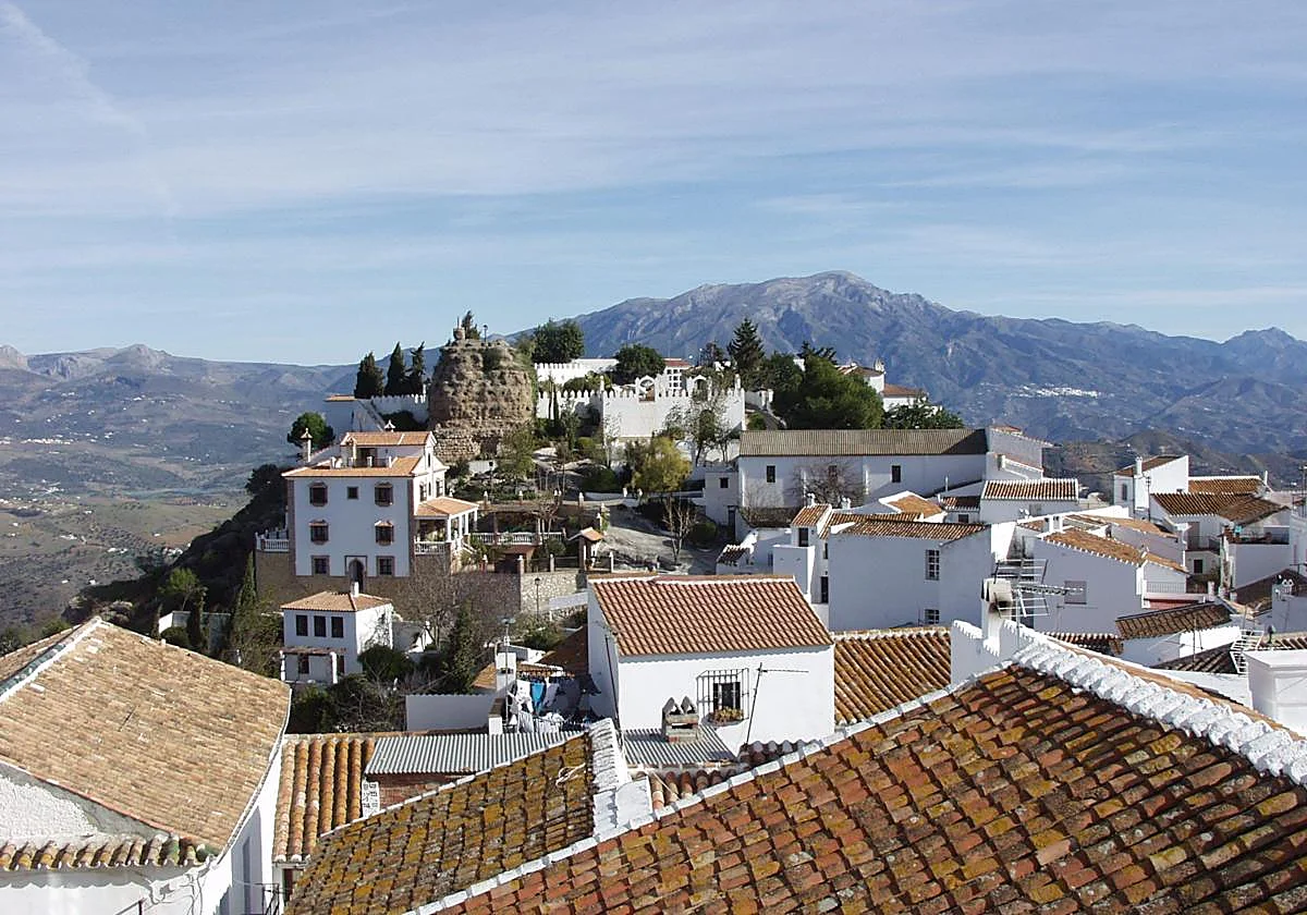 Doce curiosidades que te harán visitar Comares: un pasado sorprendente, vistas panorámicas y un patrón único en España