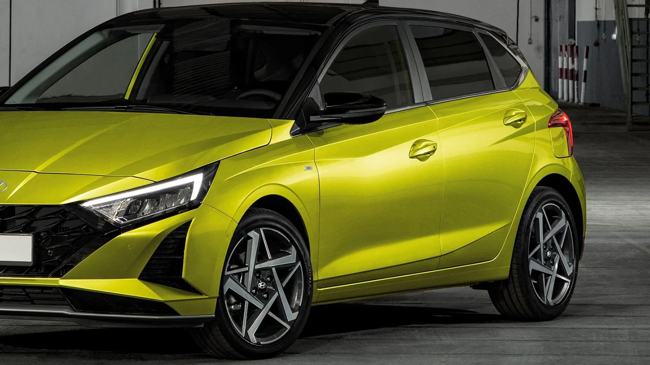 Con 4.000 € de rebaja este coche asequible quiere superar al Dacia Sandero en 2026 con su motor híbrido y etiqueta ECO