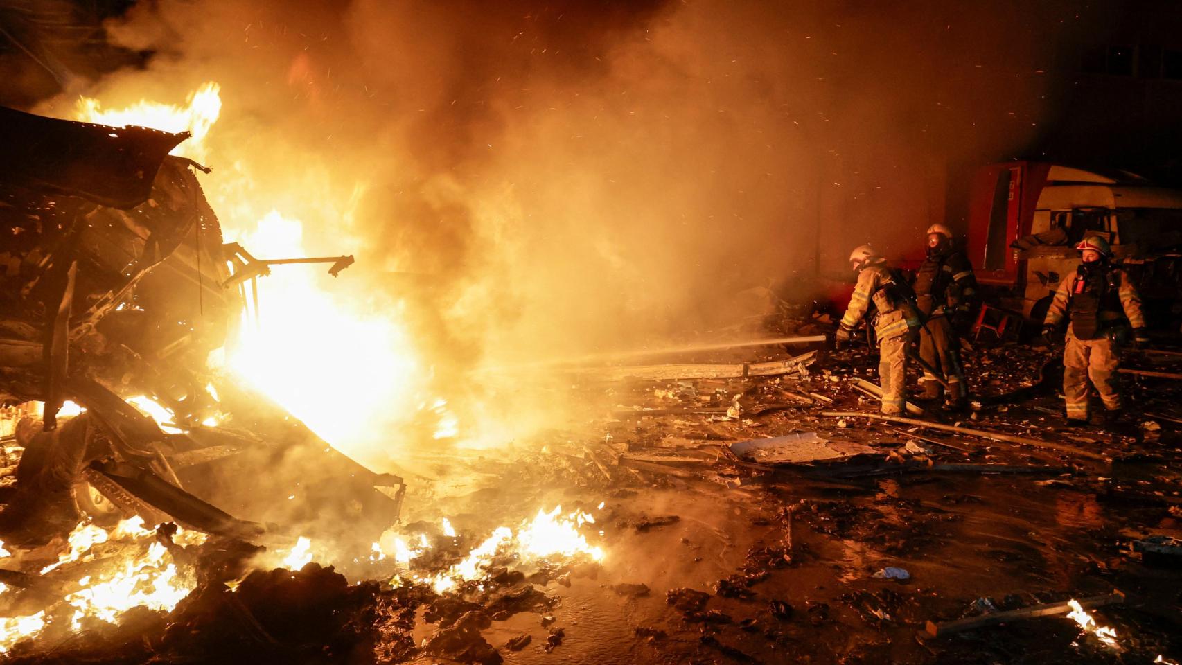 Rusia lanza otro bombardeo masivo y mata a 4 ucranianos tras las acusaciones de EEUU de "intensificar" la guerra