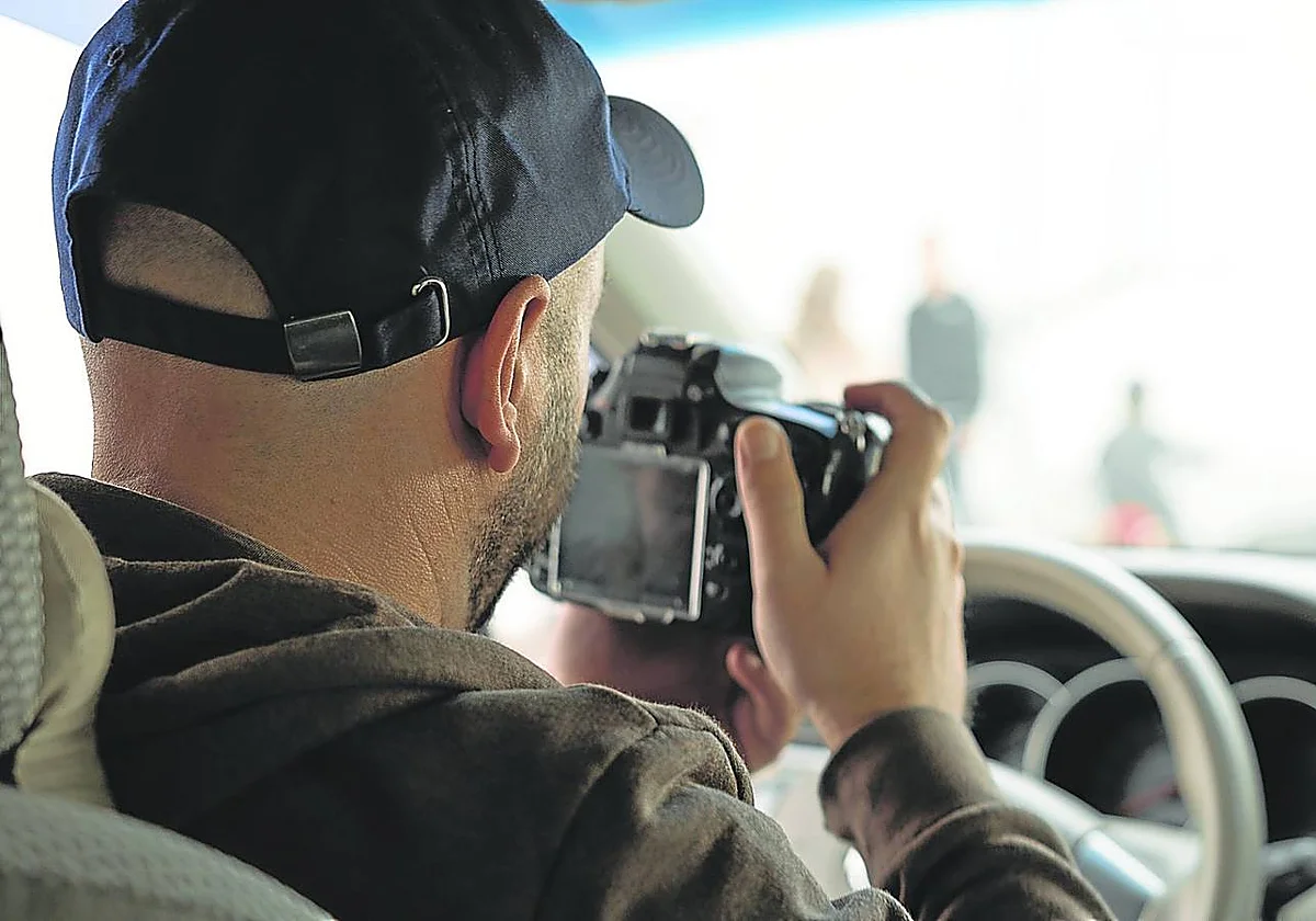 Company dismisses workers' representative after catching him on beach with his family during union hours