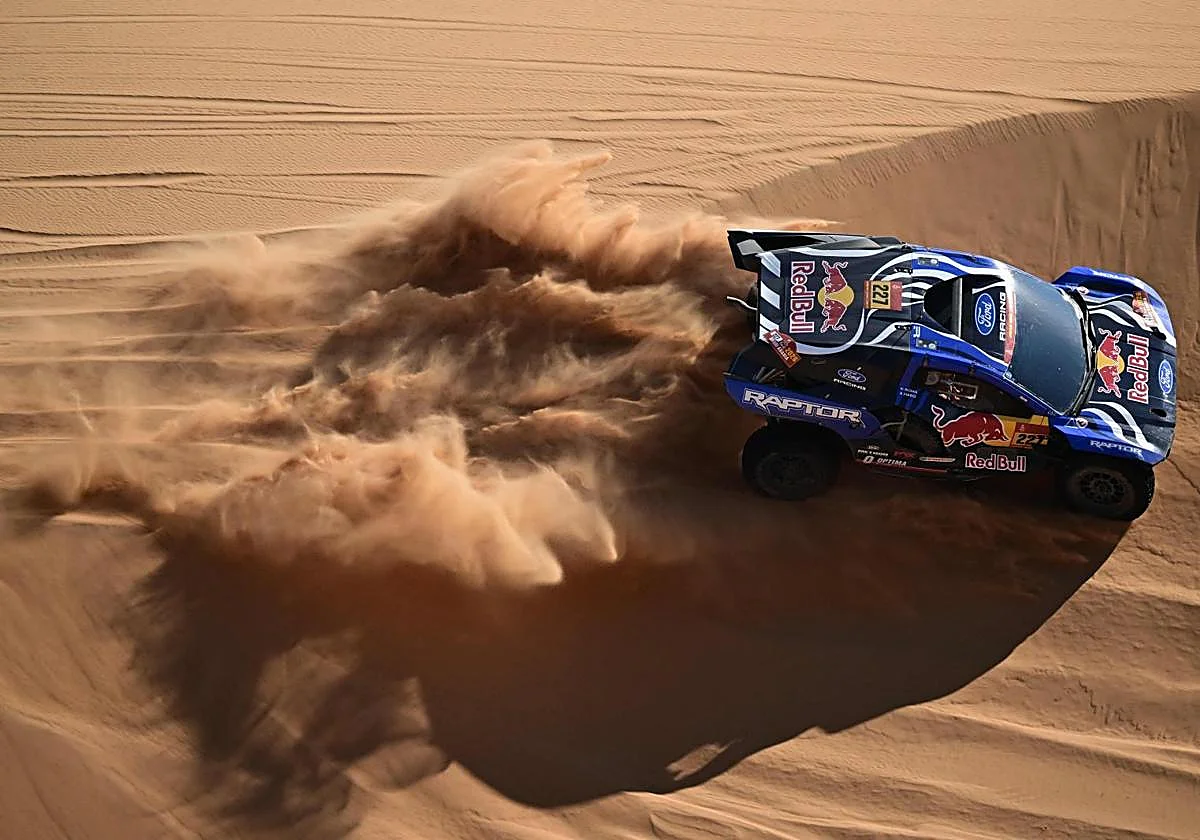 El Dakar se pone rojigualdo: Nani Roma, nuevo líder con Sainz a rebufo