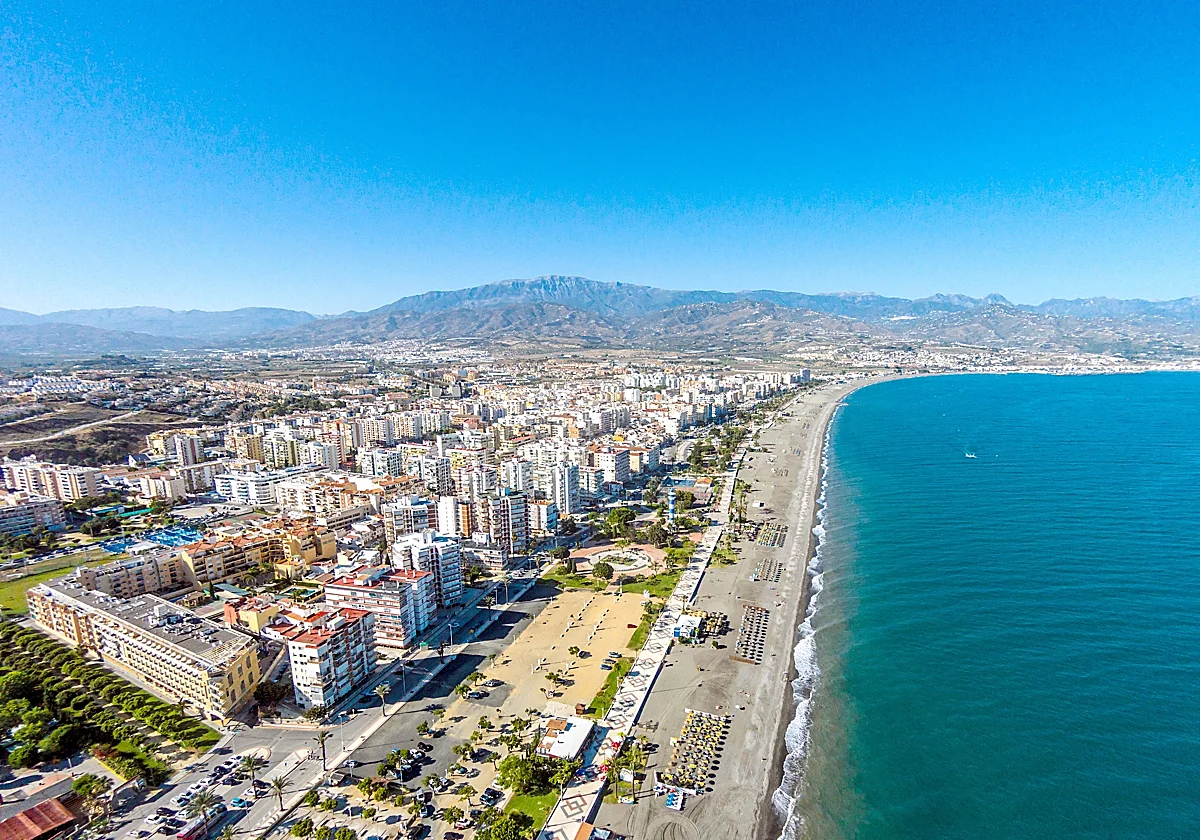 Vélez-Málaga impulsa el ladrillo y vende suelo municipal por más de 7,3 millones en Torre del Mar