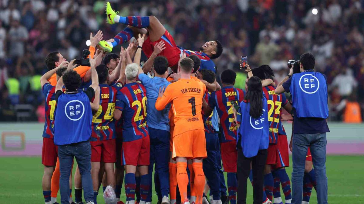 La arenga de Araujo: así empezó el Barça a ganar la Supercopa