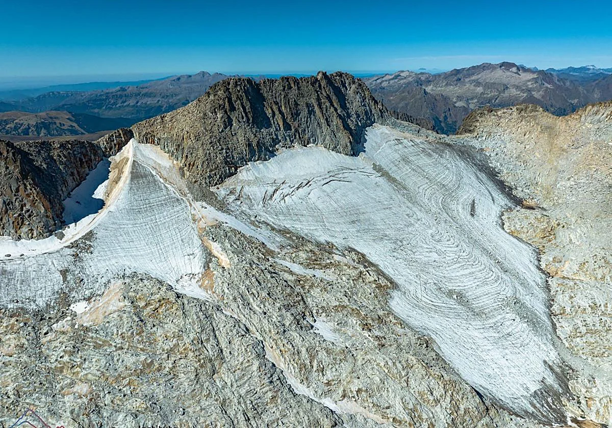 Los glaciares de los Pirineos confirman su declive y pierden hasta 5 metros de espesor en un año