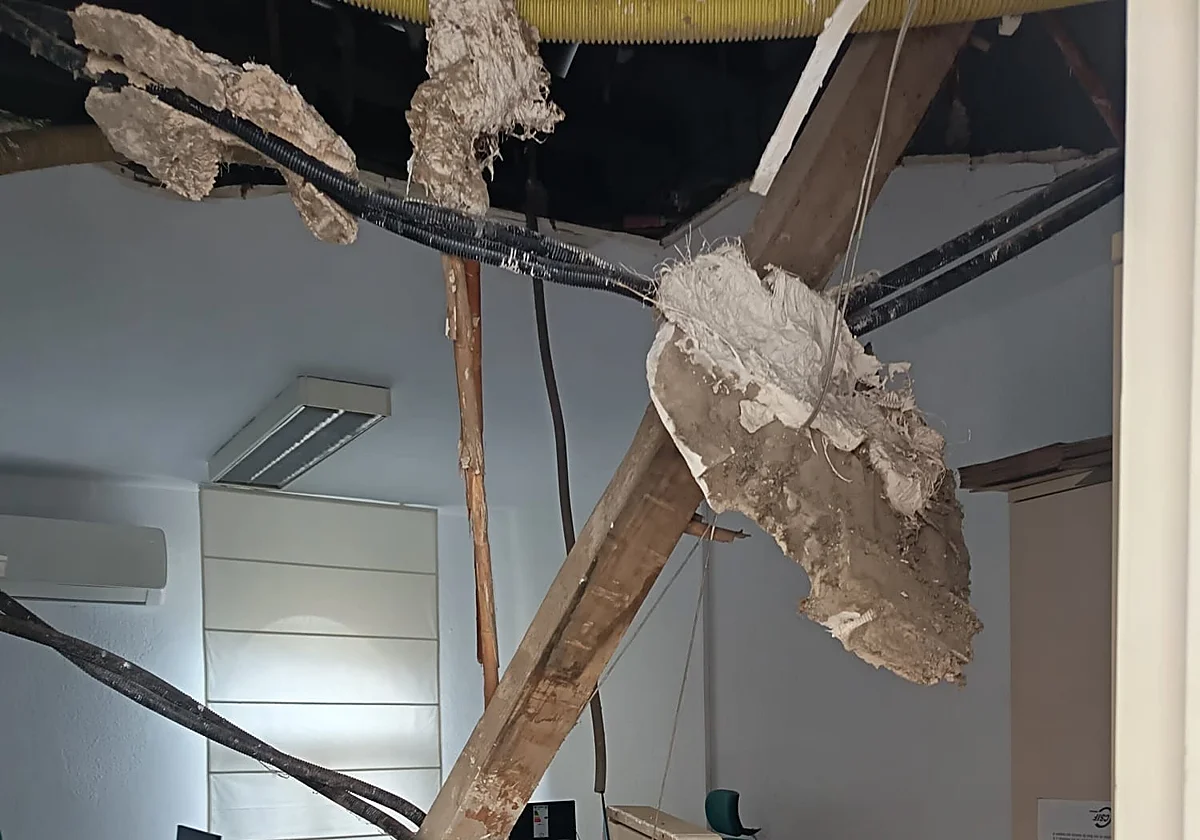 Cae parte del techo de la Casona: no pasa la inspección técnica de edificios desde el año 2008