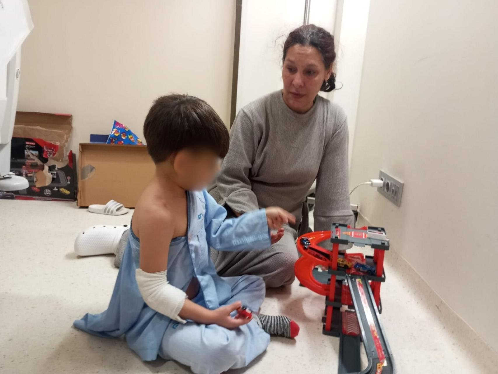 Servicios Sociales asume la tutela del niño apaleado por su padrastro en Murcia por decir la madre que se peleó en el parque