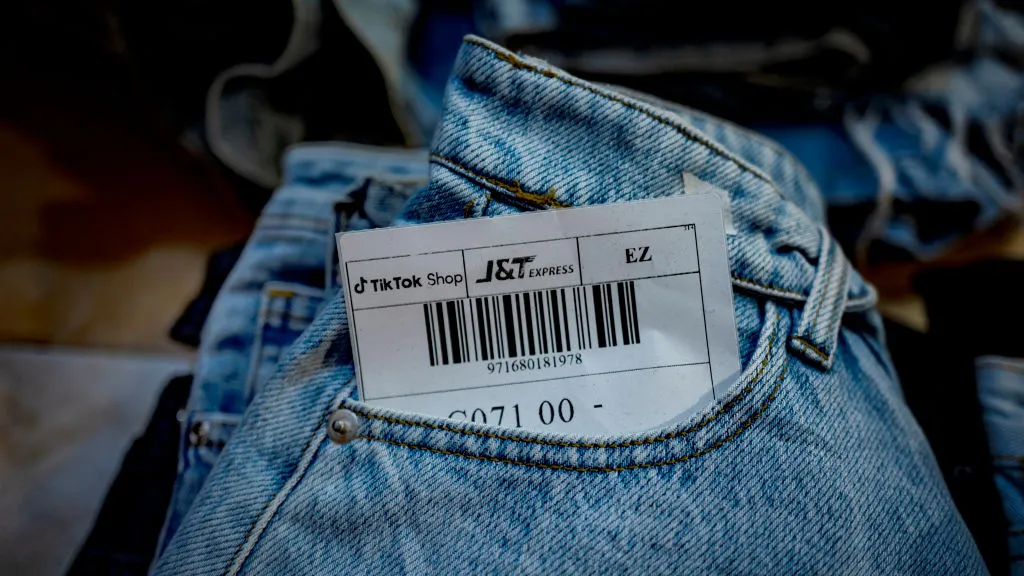 TikTok Shop está repleta de artículos de simbología nazi