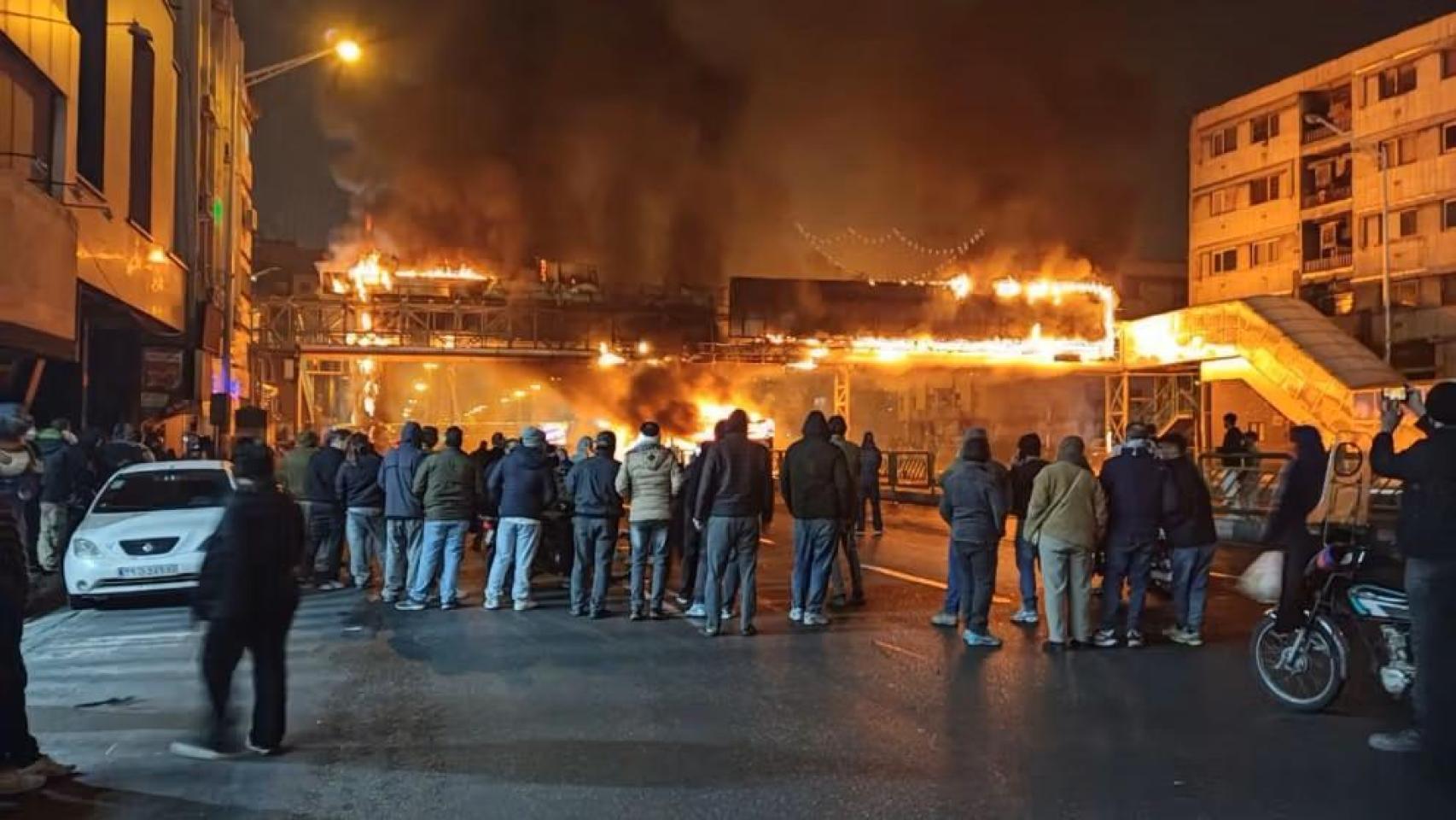 Irán amenaza con atacar bases de EEUU en Arabia Saudí, Emiratos y Turquía si Trump ordena una ofensiva