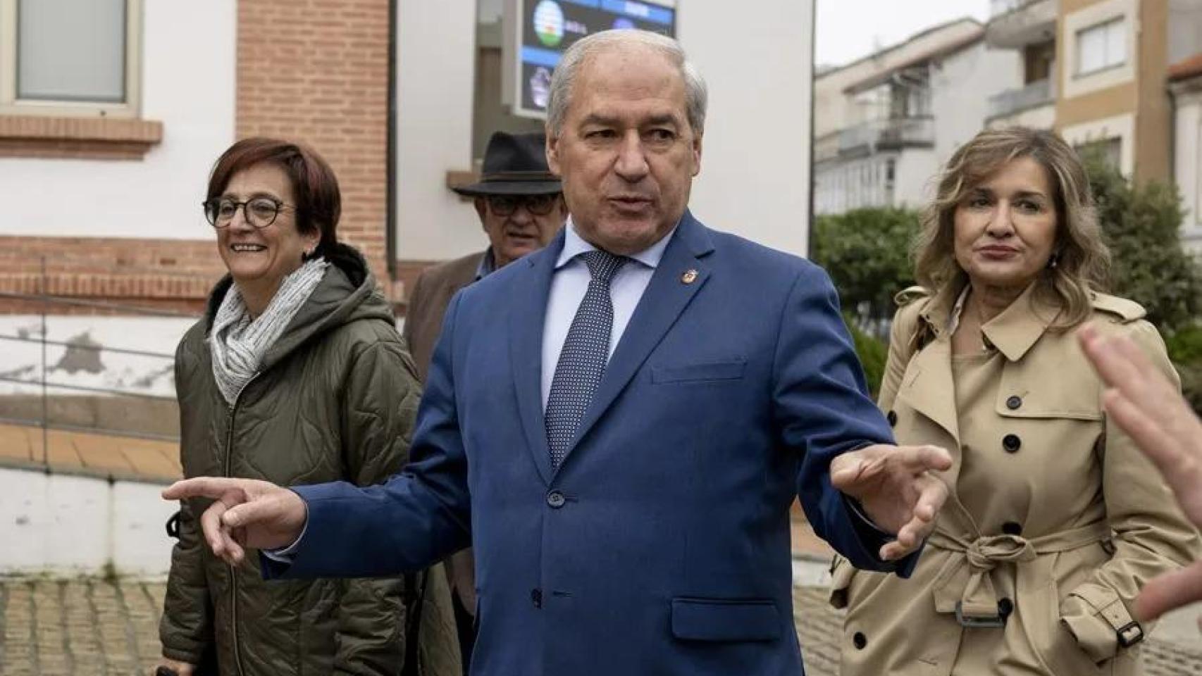 El PSOE retiene la Diputación de Lugo con el voto del alcalde denunciado por acoso sexual: "Es un pacto guarro", según el PP