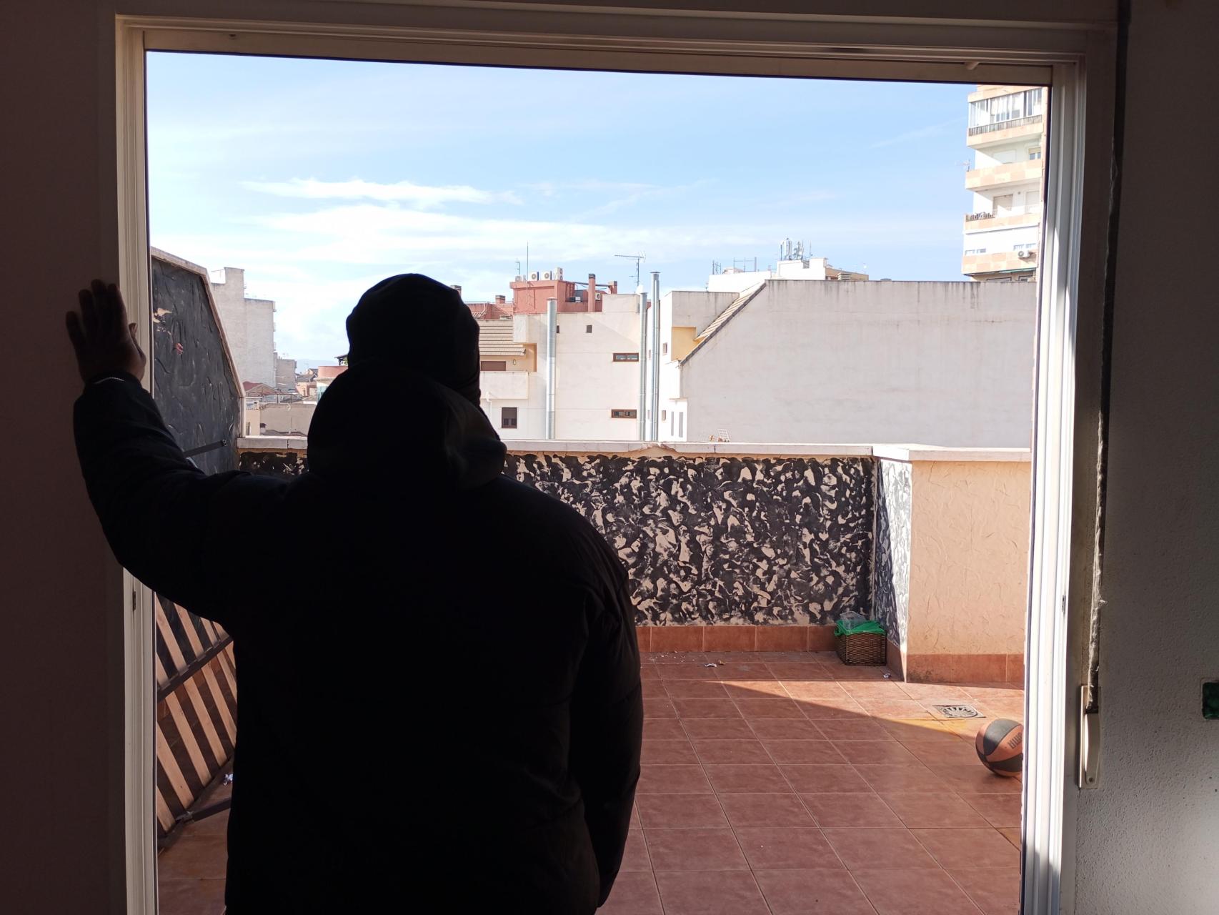 'El Momo', el africano muerto tras ser lanzado desde una azotea en Murcia por robar una tele y una 'Play': "Tengo miedo"