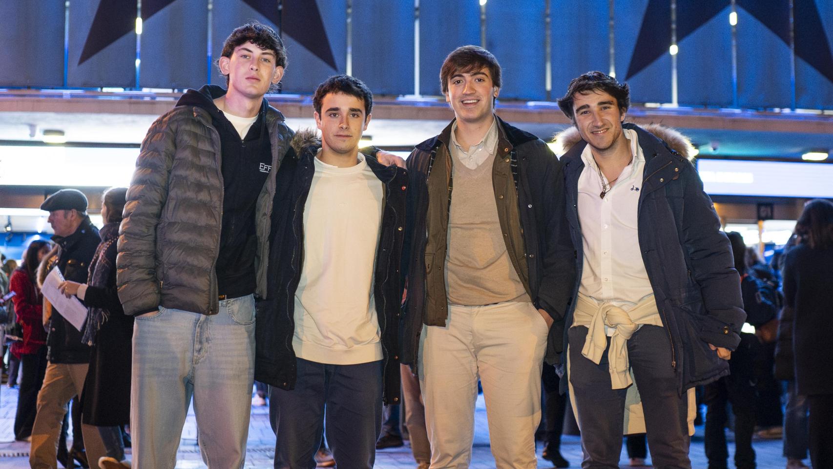 Álex y más jóvenes se unen a la "moda" de ser cristiano: "Tengo 2.000 horas de música para recordarme que Dios me ama"