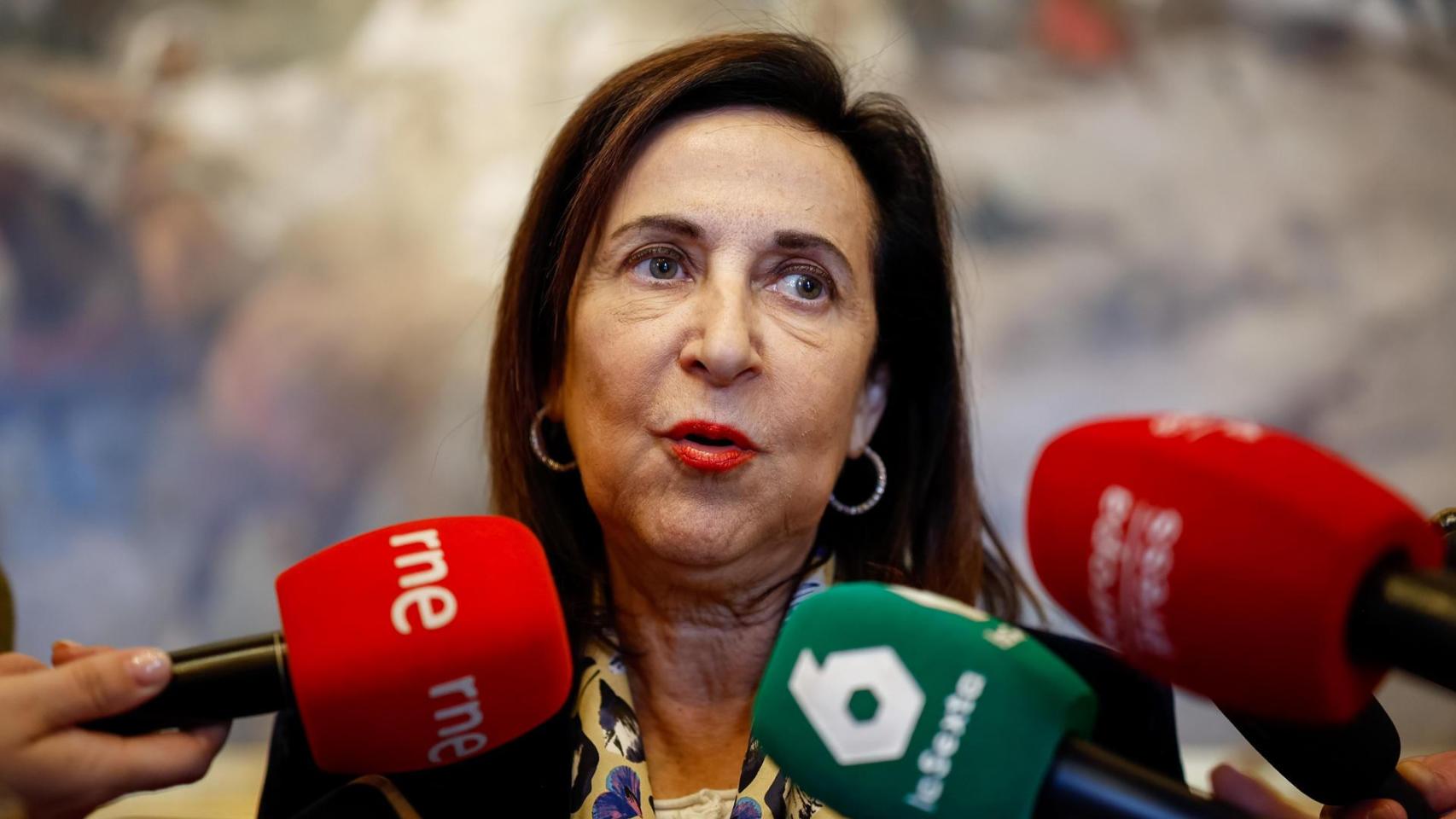 Robles no descarta que España participe en una misión de "vigilancia" en Groenlandia pero apela a la prudencia