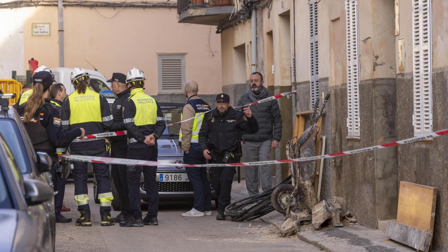 Muere un joven de 18 años tras derrumbarse el techo de una vivienda en Manacor: su hermano de 12 está grave