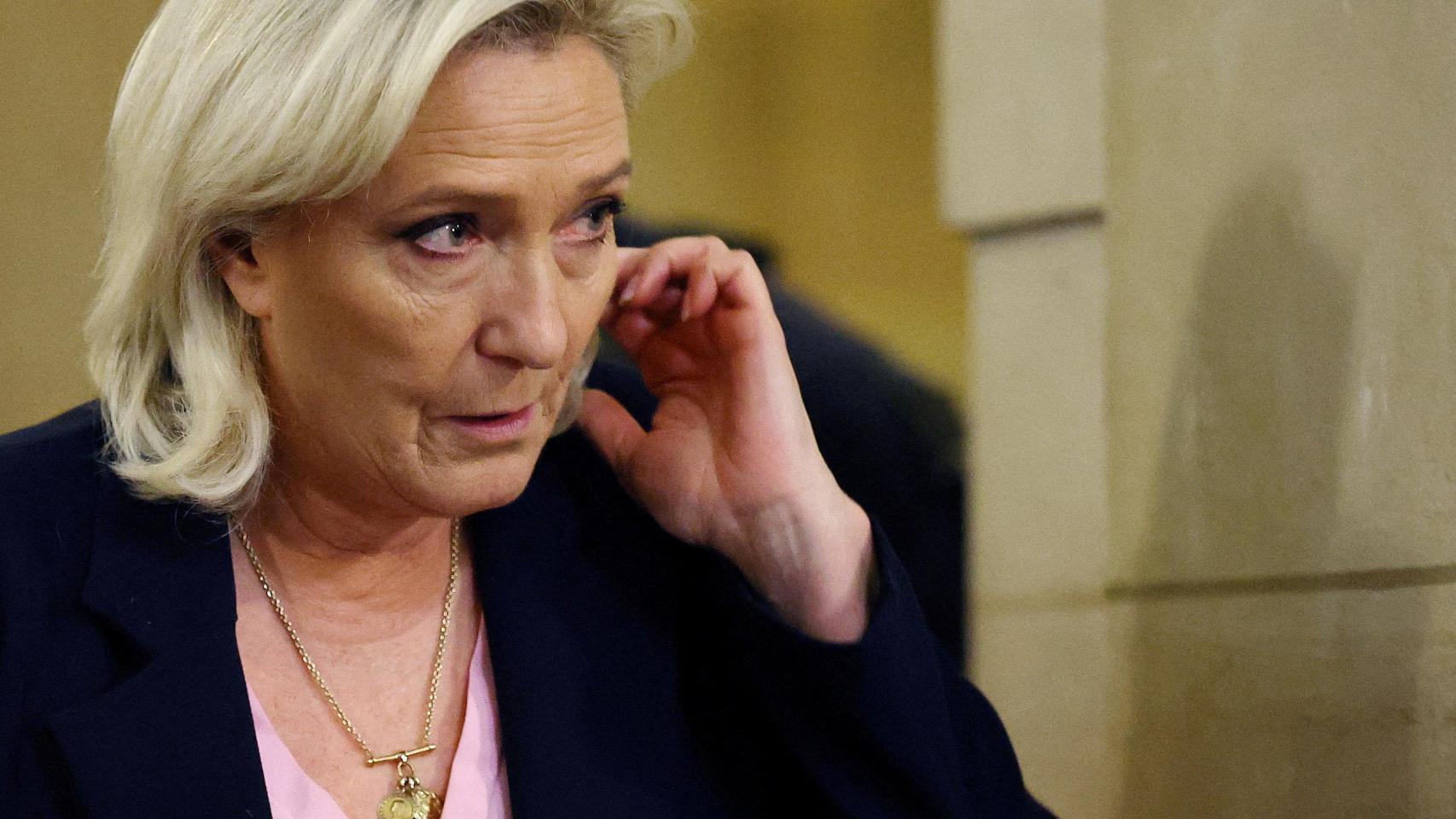 Primera victoria judicial para Le Pen: el tribunal descarta parte de los contratos por los que fue condenada por malversación