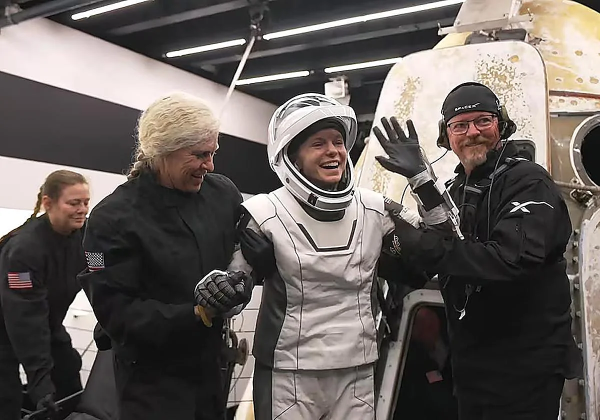 Regresa a la Tierra con éxito la cápsula de la NASA que trasladaba a un astronauta enfermo