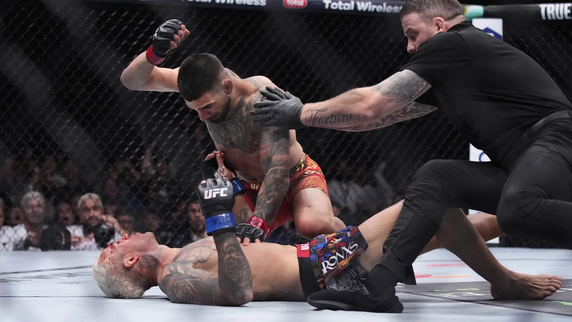El polémico KO de Topuria a Oliveira, entre los mejores del año en las nominaciones de los UFC Honors