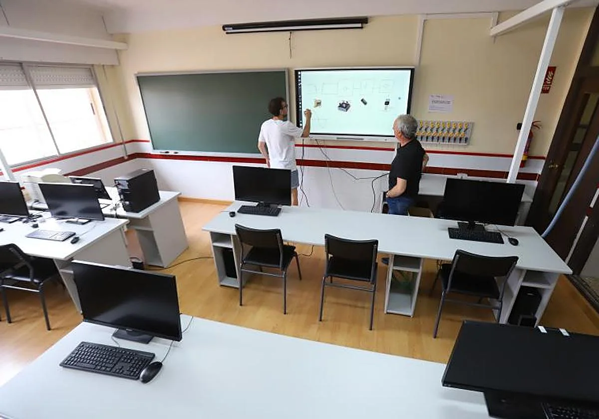 Empleo impulsa el talento digital en Málaga con 135 plazas gratuitas para cursos de 5G