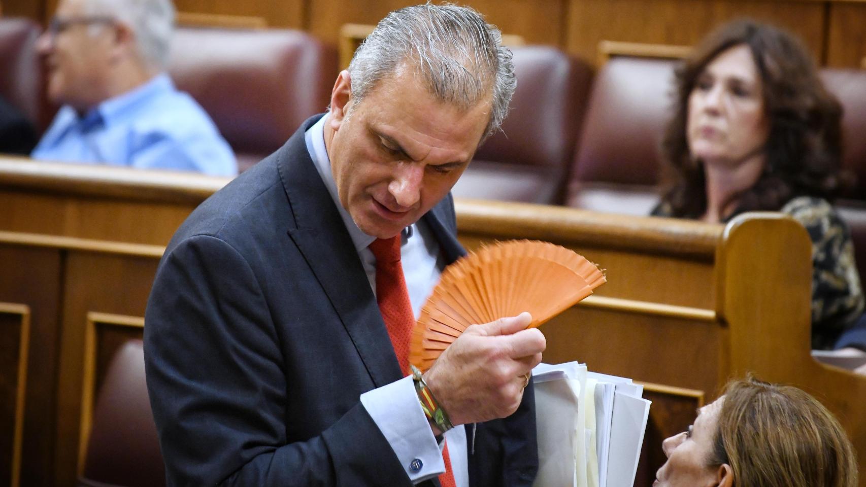 Abascal aparta también a Ortega Smith de la portavocía de Justicia en el Congreso tras sacarlo de la Ejecutiva de Vox