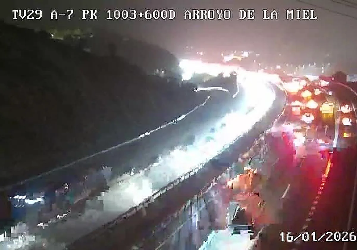 Lorry breakdown on A-7 motorway triggers traffic jams between Torremolinos and Benalmádena