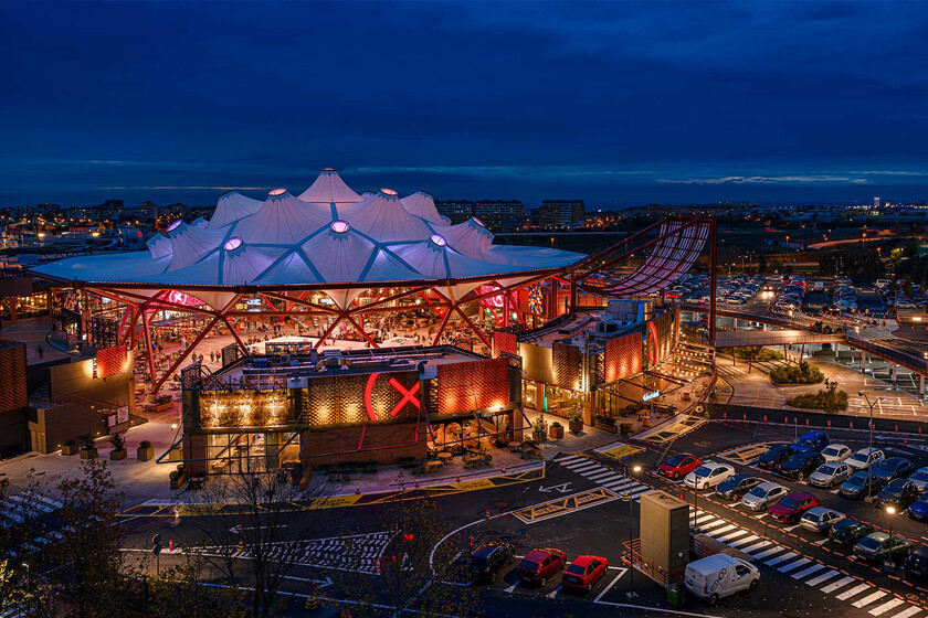 Los centros comerciales de Madrid han optado por el "lujo" para sobrevivir: la quiebra de Oasiz muestra sus límites