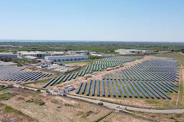 Endurance suministra las baterías para hibridar dos plantas de Corporate Solar en Burriana